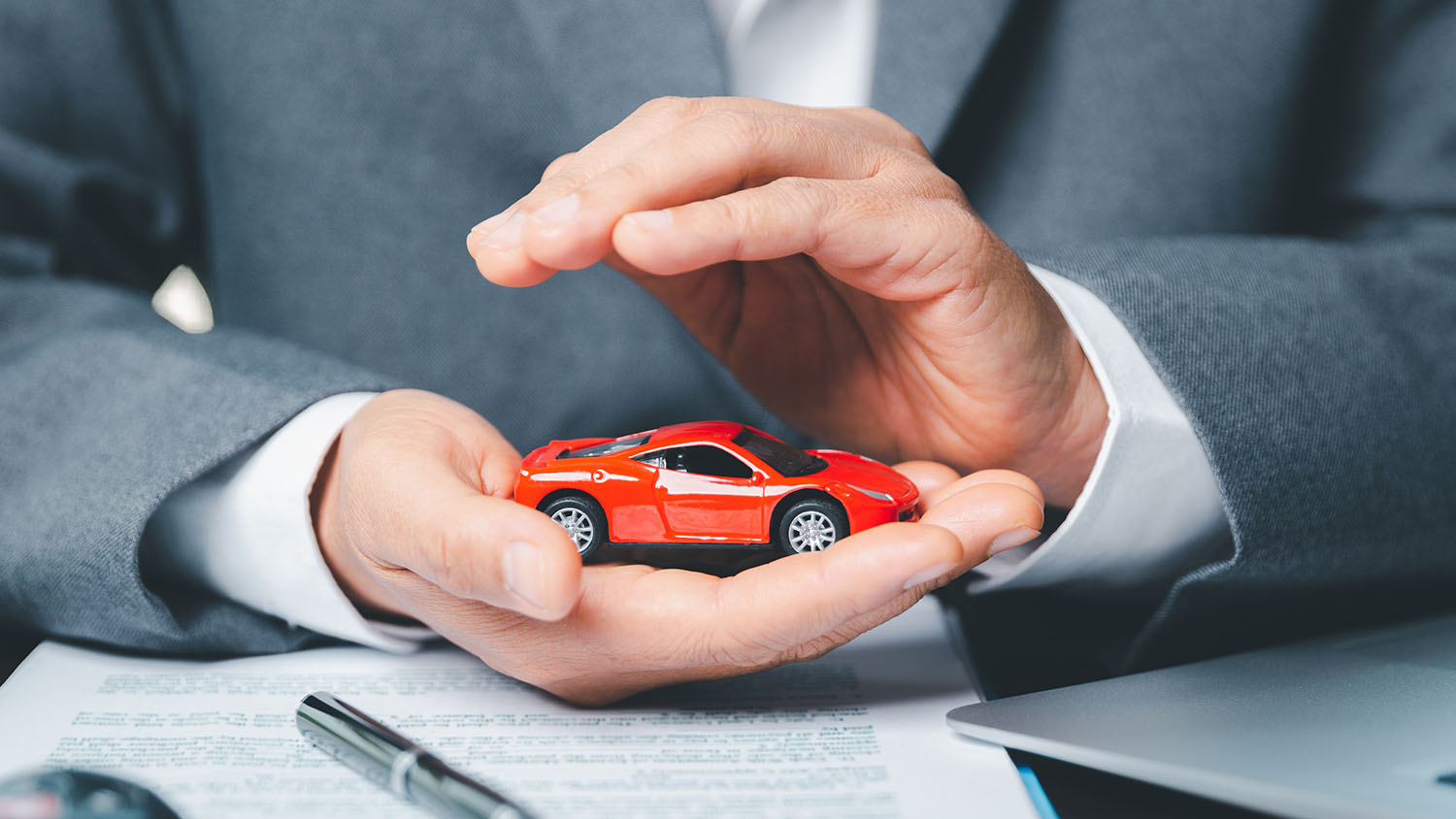 ¿De qué depende el precio de un seguro de coches?